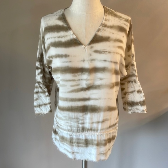XCVI RAYON 3/4 sleeve tie dye blouse / top V neck raw edges boho stretch back M - Picture 1 of 15